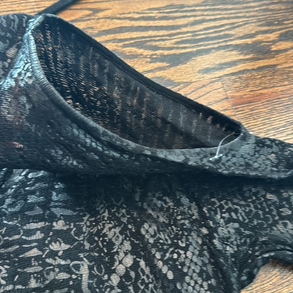 Cache Cold Shoulder Top - Picture 6 of 6